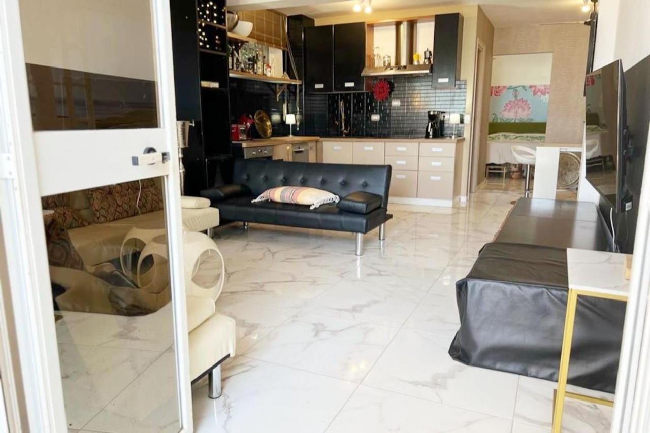 Wohnung Mit Direktem Meerzugang Torvaianica Luaran gambar
